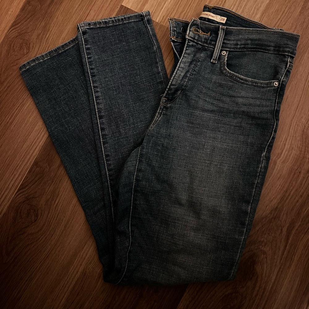 Levi’s Dark Wash Skinnies